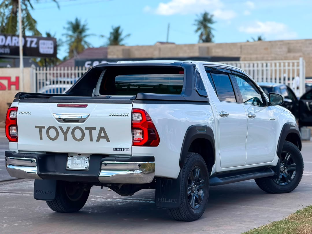 HILUX DOUBLE CABIN thumbnail 10